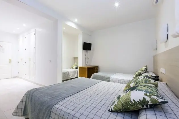 Tek Büyük Yataklı Oda, 2 Tek Kişilik Yatak