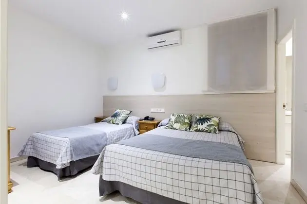 Tek Büyük Yataklı Oda, 2 Tek Kişilik Yatak