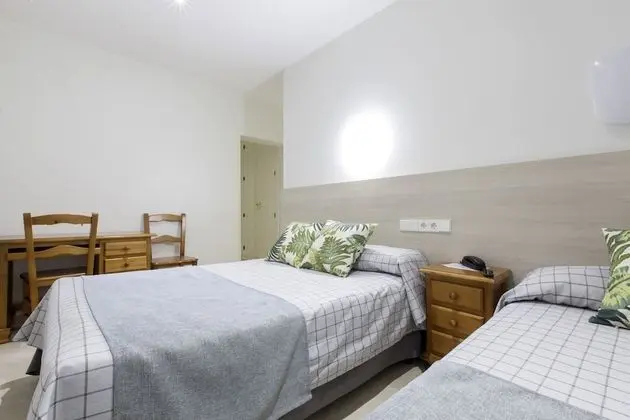 Tek Büyük Yataklı Oda, 2 Tek Kişilik Yatak