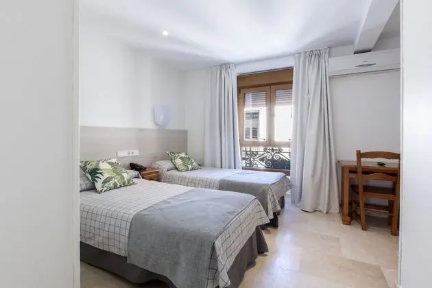 Tek Büyük Yataklı Oda, 2 Tek Kişilik Yatak