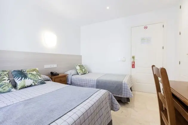 Tek Büyük Yataklı Oda, 2 Tek Kişilik Yatak