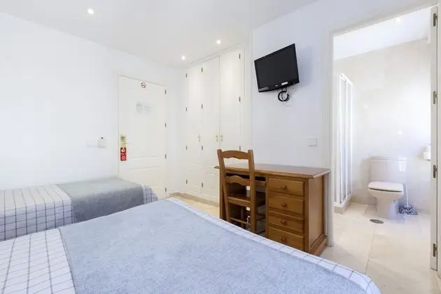 Tek Büyük Yataklı Oda, 2 Tek Kişilik Yatak