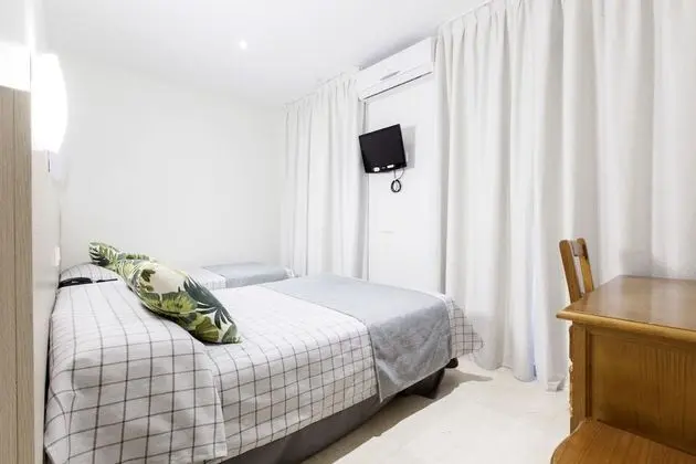 Tek Büyük Yataklı Oda, 2 Tek Kişilik Yatak