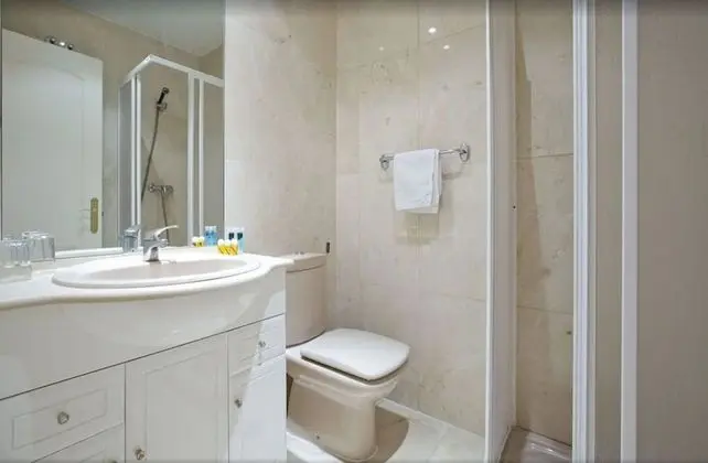 Tek Büyük Yataklı Oda, 2 Tek Kişilik Yatak