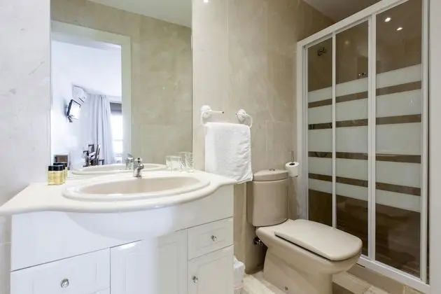 Tek Büyük Yataklı Oda, 2 Tek Kişilik Yatak