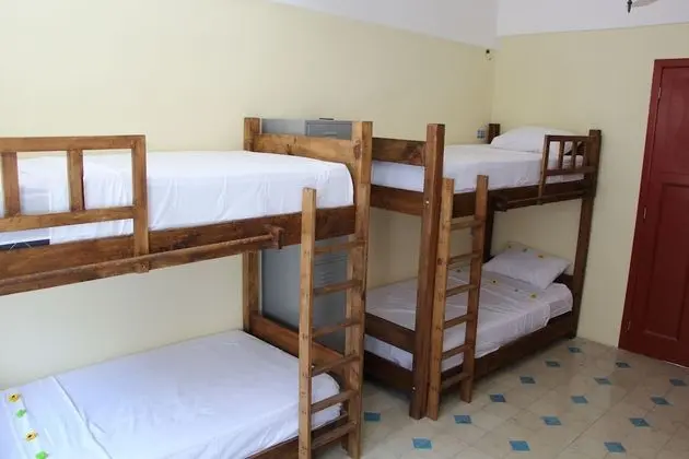 Ortak Ranzalı Oda, Sadece erkekler için, Ortak Banyo