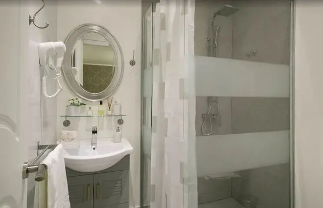 Tek Büyük Yataklı Oda (Interior)