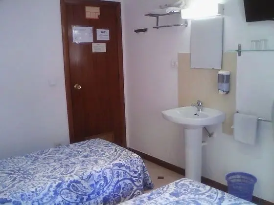 Tek Büyük Yataklı Oda, Ortak Banyo