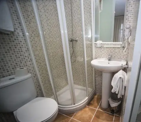 Standard Tek Büyük Yataklı Oda, 1 Çift Kişilik Yatak, Balkon, Şehir Manzaralı
