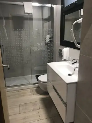 Üç Kişilik Oda
