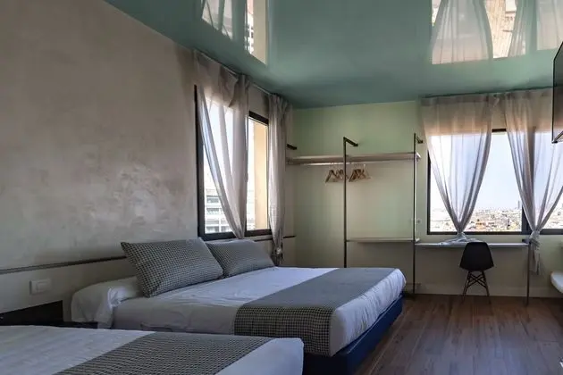 Üç Kişilik Oda, Şehir Manzaralı