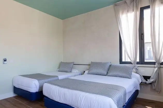 Üç Kişilik Oda, Şehir Manzaralı