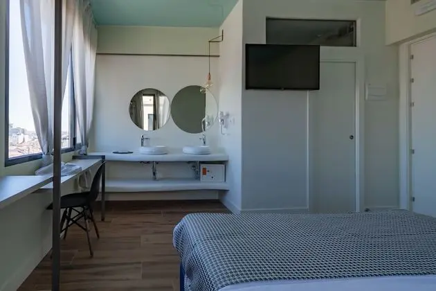 Üç Kişilik Oda, Şehir Manzaralı