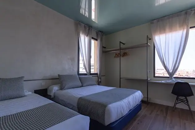 Üç Kişilik Oda, Şehir Manzaralı