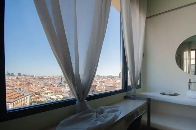 Üç Kişilik Oda, Şehir Manzaralı