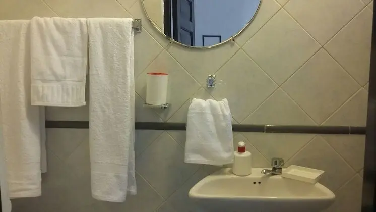 Basic Tek Büyük Yataklı Oda, 1 Büyük (Queen) Boy Yatak