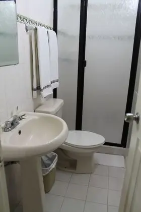 Standard Dört Kişilik Oda, Banyolu/Duşlu