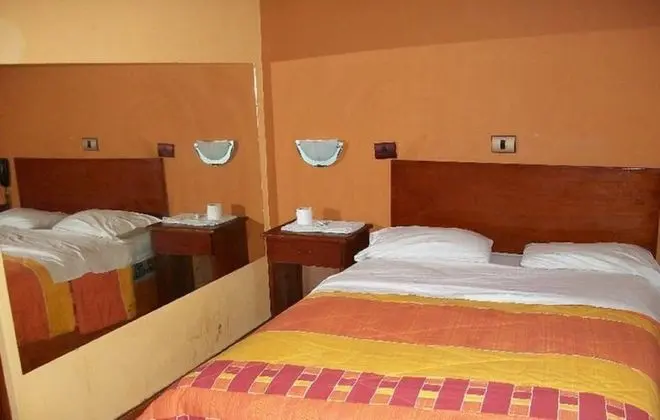 Tek Kişilik Oda, 1 Çift Kişilik Yatak