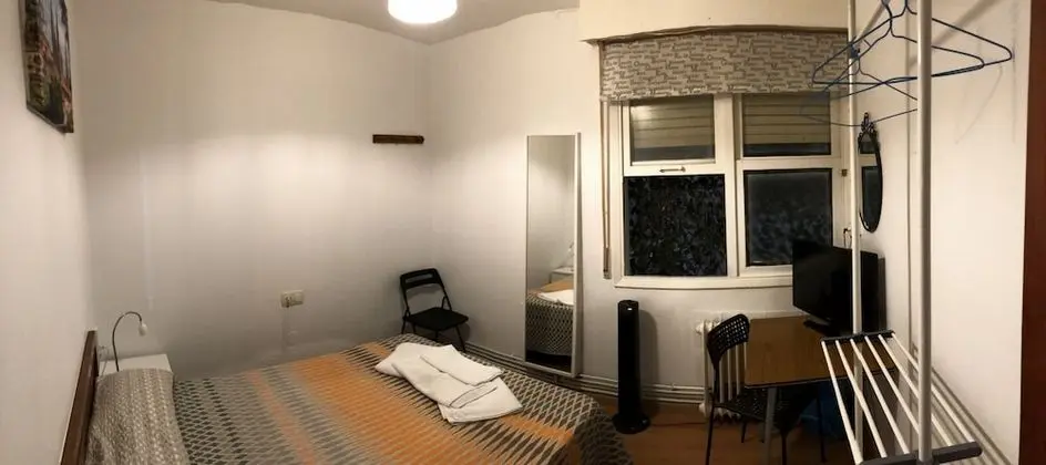 Tek Büyük Yataklı Oda, Ortak Banyo