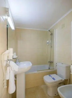 Üç Kişilik Oda