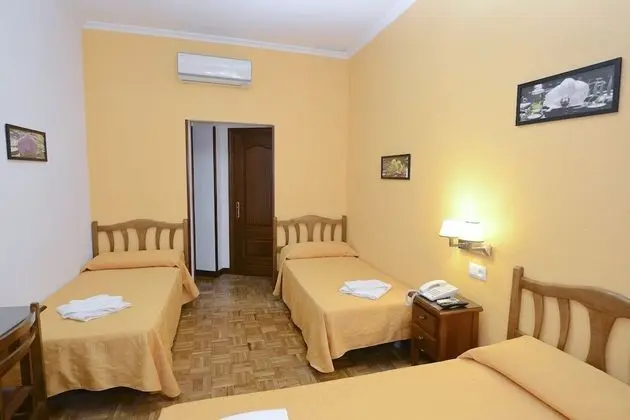 Üç Kişilik Oda
