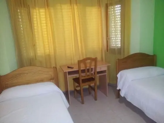 Economy Üç Kişilik Oda, Ortak Banyo