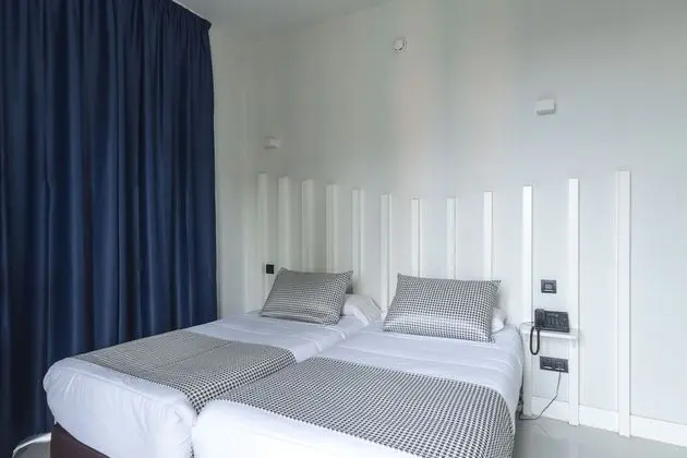 Tek Büyük Yataklı Oda, 2 Tek Kişilik Yatak