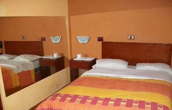 Tek Kişilik Oda, 1 Çift Kişilik Yatak