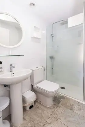 Tek Büyük Yataklı Oda, 2 Tek Kişilik Yatak