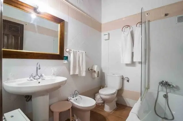 Basic Tek Büyük Yataklı Oda