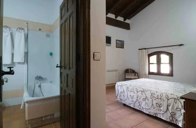 Büyük Yataklı Tek Kişilik Oda