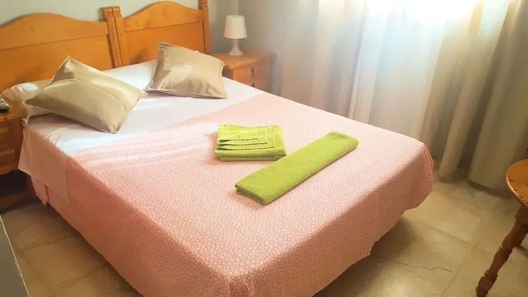 Tek Büyük Yataklı Oda, 1 Çift Kişilik Yatak, Ortak Banyo