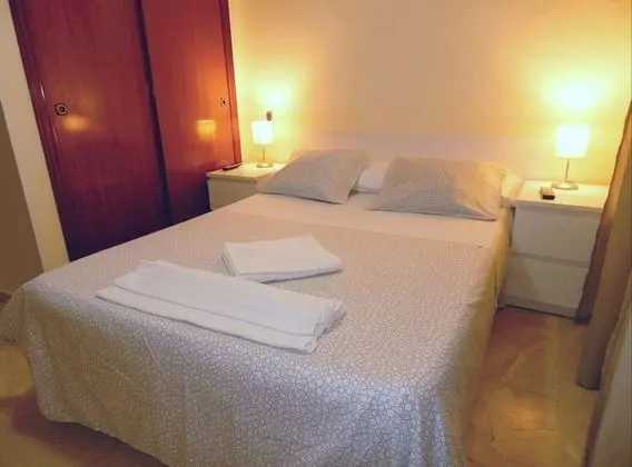 Tek Büyük Yataklı Oda, 1 Çift Kişilik Yatak, Ortak Banyo