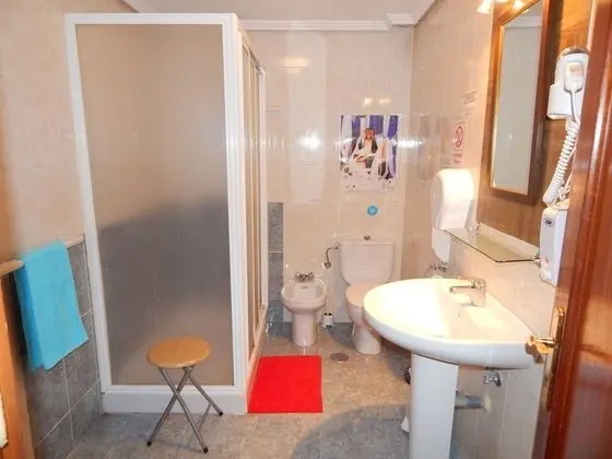 Tek Büyük Yataklı Oda, 1 Çift Kişilik Yatak, Ortak Banyo