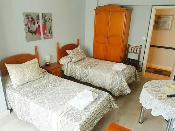 İki Ayrı Yataklı Oda, Ortak Banyo