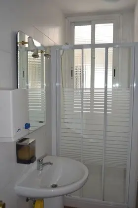 Basic Tek Büyük Yataklı Oda, Ortak Banyo