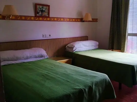 Büyük Yataklı Tek Kişilik Oda
