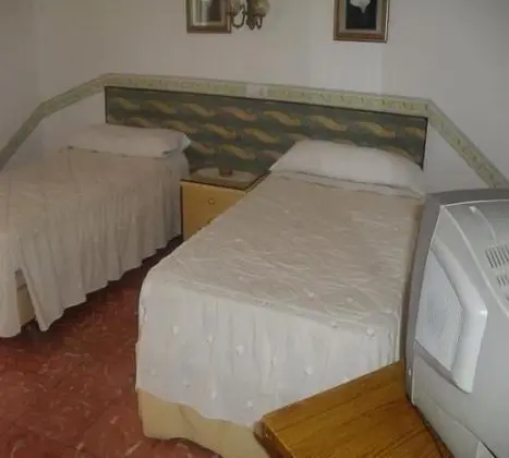 Büyük Yataklı Tek Kişilik Oda