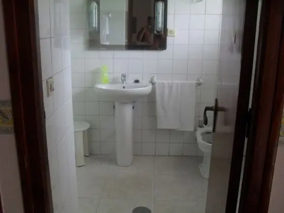 Büyük Yataklı Tek Kişilik Oda