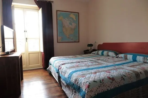 Üç Kişilik Oda