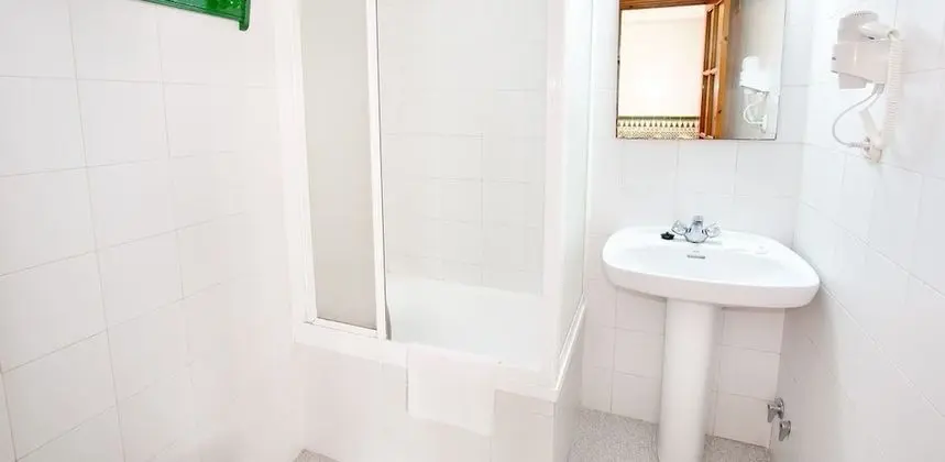 Üç Kişilik Oda