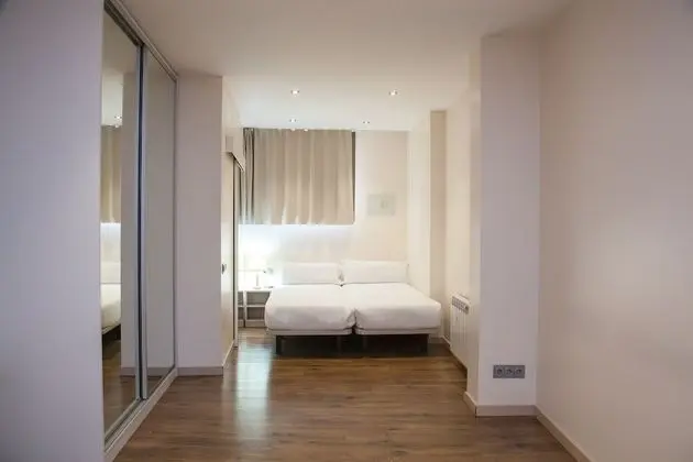 Tek Büyük veya İki Ayrı Yataklı Oda, Ortak Banyo