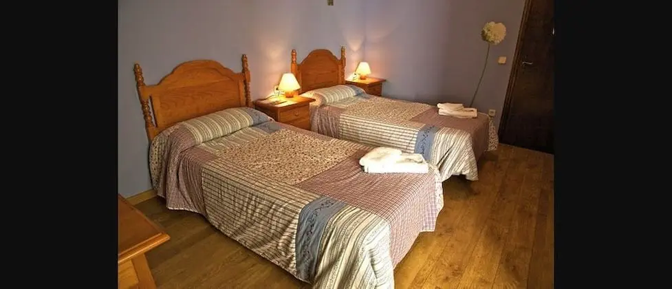 İki Ayrı Yataklı Oda, Ortak Banyo