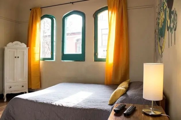 Tek Büyük Yataklı Oda, Ortak Banyo