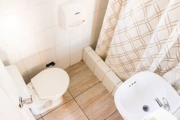 Tek Büyük Yataklı Oda, Ortak Banyo