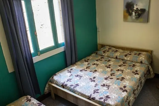 Üç Kişilik Oda, Ortak Banyo