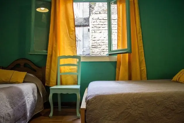 Üç Kişilik Oda, Ortak Banyo