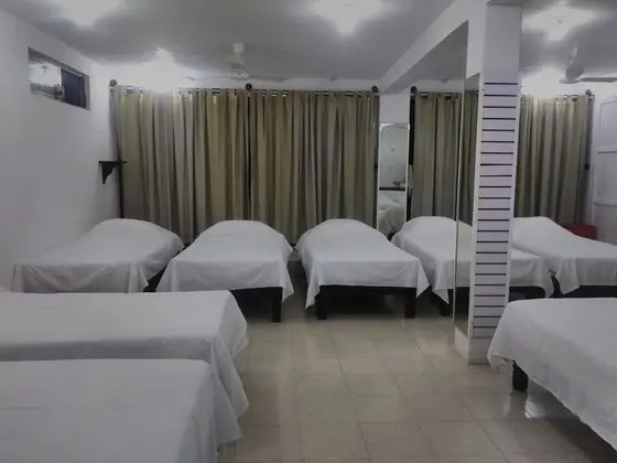 Dormitorio compartido, camas individuales