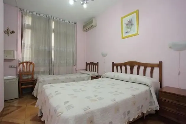 Basic Üç Kişilik Oda, Özel Banyo