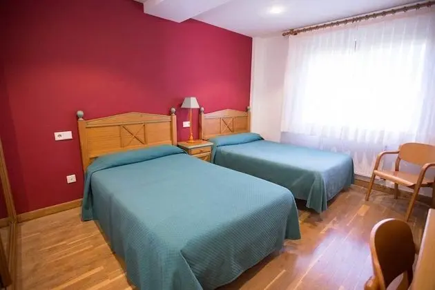 Büyük Yataklı Tek Kişilik Oda